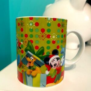2011 Mickey and friends Christmas mug